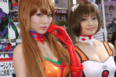 レイ&アスカのコスプレRQが秋葉原に登場 画像
