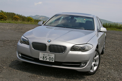 【BMW 5シリーズ 試乗】オススメ度は運転技術しだい…岡本幸一郎 画像