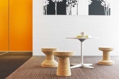 東リ、エアバッグ端材を再利用したタイルカーペットを発売 画像