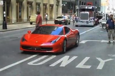 ［動画］映画『トランスフォーマー3』にフェラーリ 458イタリア 画像
