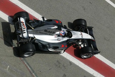 マクラーレン「MP4-18」がテスト中に大クラッシュ 画像