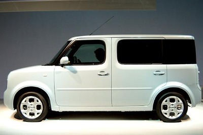 ゴーン社長『キューブ』の3列シート車9月投入を明かす 画像