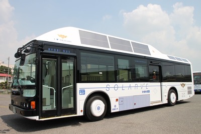 太陽電池を搭載したバス 三洋電機と両備グループが共同開発 画像