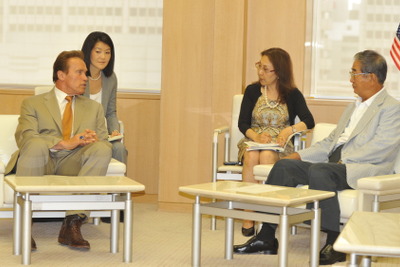 シュワルツェネッガー知事、石原都知事に会う 画像