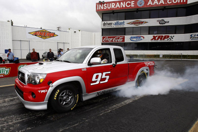 【SEMA10】トヨタ タコマ がドラッグレーサーに…504psの迫力 画像