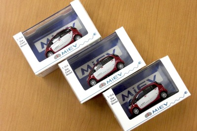 【プレゼント】三菱 i-MiEV ミニカー 64分の1ダイキャスト 画像