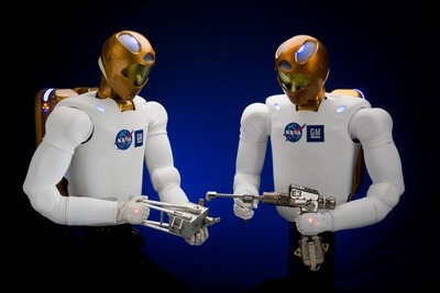 GMとNASAが共同開発したロボット、宇宙に出発 画像