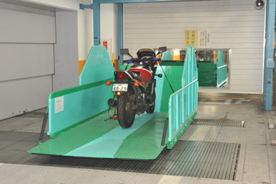 世界初のバイク駐車装置、モニター体験会 11月13-14日 画像