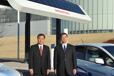 次世代パーソナルモビリティの充電ステーション　ホンダが日本初公開 画像