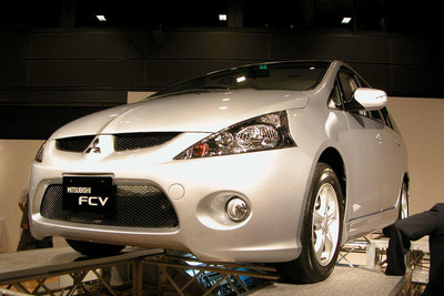 【三菱『FCV』燃料電池車】公道試験へ!　システムはダイムラークライスラー製 画像
