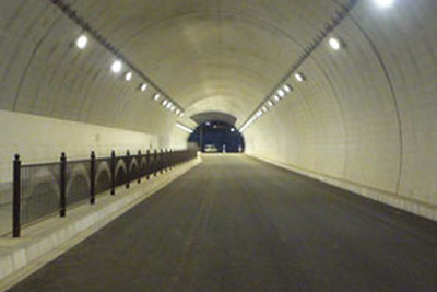 岩崎電気のLEDトンネル照明器具…国内最長寿命 画像