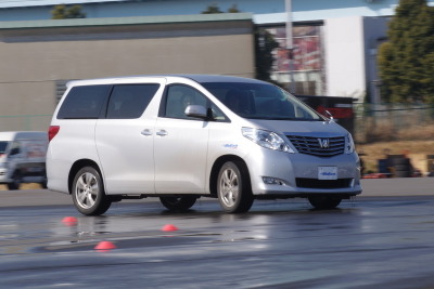 ミニバン専用・雨にも強いエコタイヤ…ヨコハマ BluEarth RV-01 画像