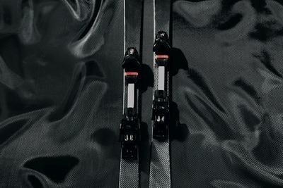 アウディがカーボン製スキーを開発 画像