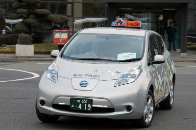 【大阪オートメッセ11】日産 リーフ のタクシー仕様を体感 画像