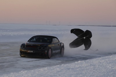 ベントレー、氷上で世界最速を記録…330.695km/h 画像