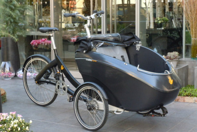 デンマーク製3人乗り自転車を青山で展示 画像