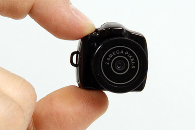 “ミニ眼レフ”…指先サイズのデジカメ、動画も 画像