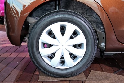 【トヨタ ヴィッツ 新型発表】横浜ゴムの低燃費タイヤを標準装着 画像
