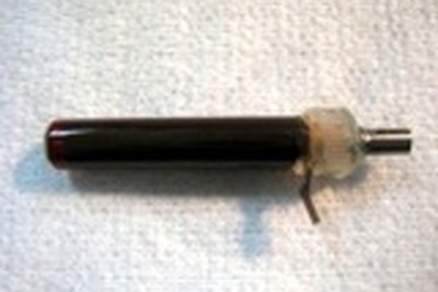 円筒型で太陽電池の耐久性を向上　九工大と新日鉄化学 画像