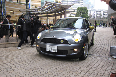 MINI E を一般ユーザーに引き渡し…BMW、東京でEV実証実験 画像
