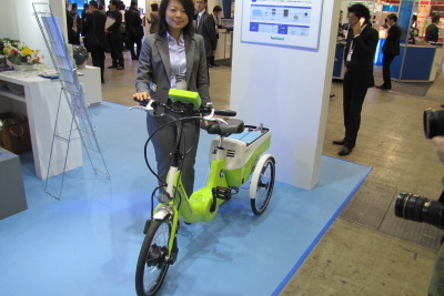 【FC EXPO11】岩谷産業の水素自転車に来場者注目 画像