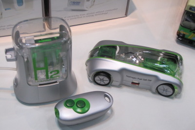 【FC EXPO11】燃料電池のミニカー、全世界で10万台販売 画像