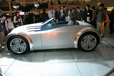 【東京ショー2003速報】日産はコンセプトカーが目白押し、コミューターからミニバンまで 画像