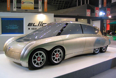 【東京ショー2003速報】目指せ400km/h……大学が作る電動スーパーカー 画像