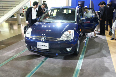 【東京ショー2003速報】国内導入予定のフォード『フィエスタ』をチェック 画像