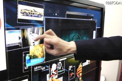 【ファインテックジャパン11】108インチの大型ディスプレイでタッチ操作が可能に 画像