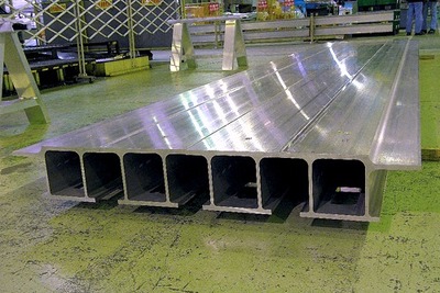 アルミニウム床版を使用した超軽量橋梁　日本軽金属が開発 画像