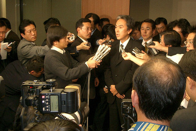 石原国交相、疑惑打ち消しに躍起 画像
