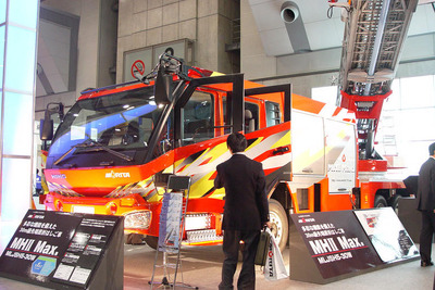 【東京国際消防防災展】はしご車は難しい---シミュレーター体験 画像