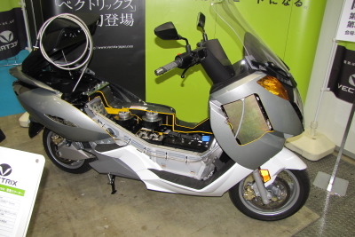［エヌプラス11］大型電動スクーター ベクトリックス、販売目標は年間100台 画像