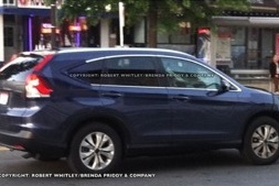 これがホンダ CR-V 次期型、リアが… 画像