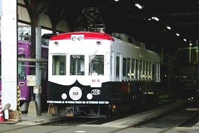 路面電車にパトカー仕様が誕生　京都 画像