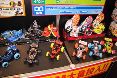 ［東京おもちゃショー11］靴メーカーとコラボして子供向けラジコンカー 画像