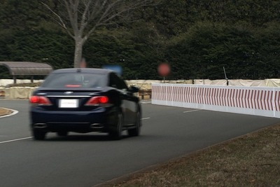 トヨタ、80km/hでも走路逸脱の衝突を防止する技術 画像