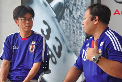 サッカー日本代表のジャンボジャージ、環八を見下ろす 画像