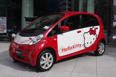 ハローキティ仕様の i-MiEV、三菱本社に出現 画像