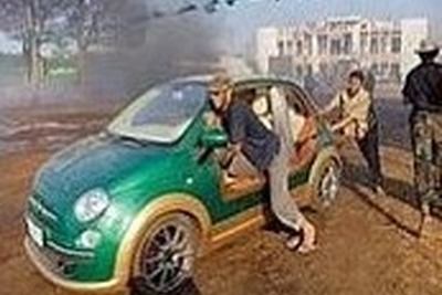 フィアット 500 のカスタムEV、カダフィ大佐の邸宅で発見 画像