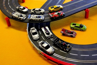 日本の住宅事情に合わせたスロットカー 京商から12月登場 画像