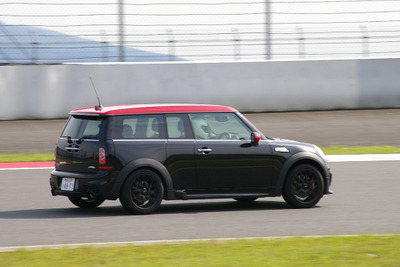 MINI、2ドア・クロスオーバーを日本導入へ 画像
