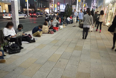 【iPhone 4S】すでに100人超える行列 画像