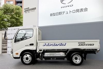 【東京トラックショー11】日野 デュトロ を20台展示 画像