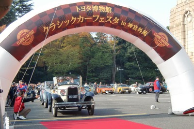 クラシックカー100台、パレードと展示 11月26日 画像