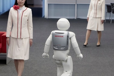 【ホンダ ASIMO 新型発表】ホンダ伊東社長、もっと人に近づける 画像