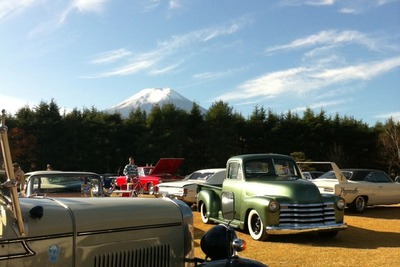 アメリカ車を並べて日向ぼっこ　アメリカン・ヒストリック・カーショー＆チャリティ・オークション 画像