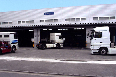 コマツ系で初、メルセデスベンツ商用車の専用サービス工場 画像