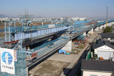 三井住友建設、分割製作方式U桁リフティング架設工法を実用化 画像